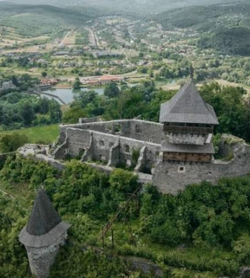 Один из самых красивых замков Украины, который недооценивают: где увидеть жемчужину среди Карпат
