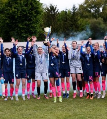 Жіноча команда "Минай" здобула срібло на Чемпіонаті України з футболу Жіноча команда "Минай" здобула срібло на Чемпіонаті України з футболу
