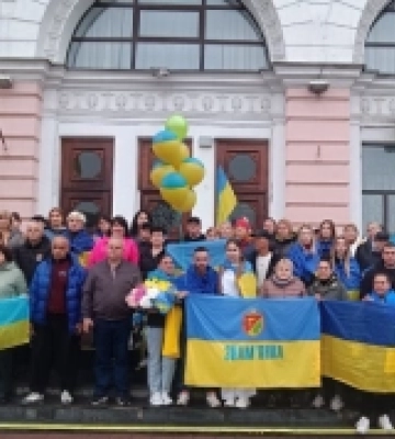 На Кіровоградщині зустріли Героя-захисника, який більше трьох років був у російському полоні. ФОТО