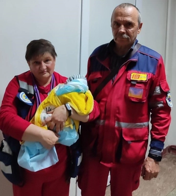 Народила вночі в дорозі: на Харківщині “швидка” прийняла пологи
