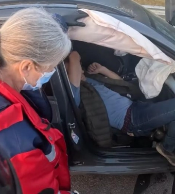 На Рівненщині рятувальникам довелося деблоковувати пасажира авто після ДТП (ВІДЕО)
