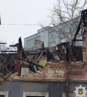 Росіяни вночі вдарили по Херсону - є загибла та поранені