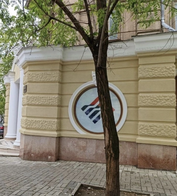 В Одесі напали на активістів під час демонтажу радянських дошок: є постраждалі