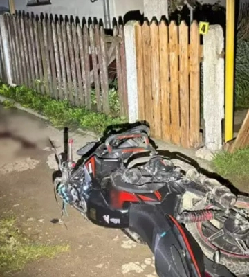 В’їхали у паркан на мотоциклі. Двоє 17-річних підлітків у лікарні