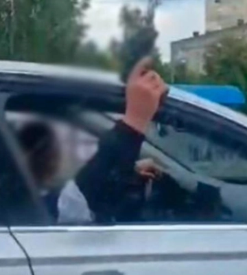В Киеве мужчины устроили стрельбу из окна авто