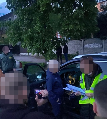На Вінниччині у переправленні ухилянтів через кордон підозрюють... вчительку ліцею