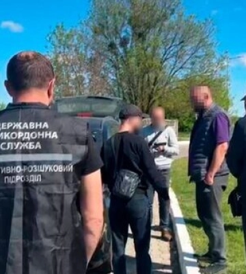 Ввозили авто під виглядом гуманітарної допомоги для ЗСУ: на Волині викрито благодійний фонд, - ДПСУ. ФОТОрепортаж