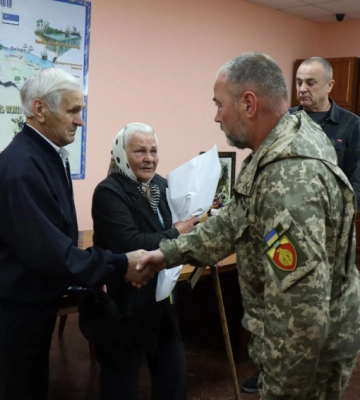 На Кіровоградщині родині загиблого Героя вручили відзнаку Головнокомандувача ЗСУ «Комбатантський хрест»