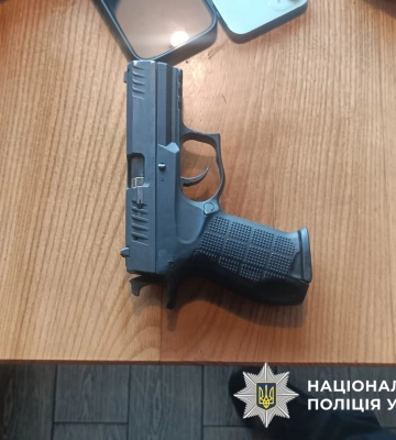 Двоє чоловіків влаштували стрілянину у Києві: що відомо