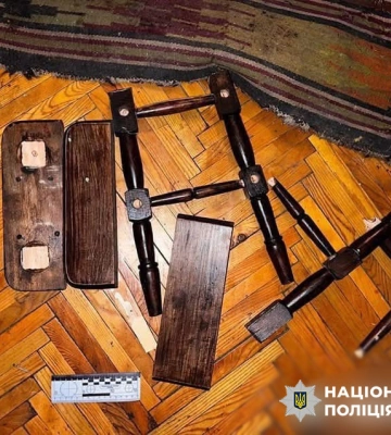 У Києві судитимуть чоловіка, який під час сварки нещадно побив товариша табуретом