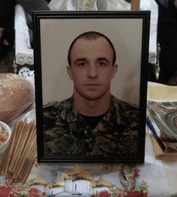 У місті на Волині відбулося прощання з полеглим захисником Сергієм Остапишиним 