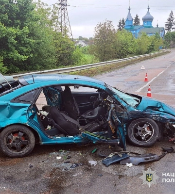На Житомирщині внаслідок зіткнення двох легковиків постраждали четверо людей. ФОТО