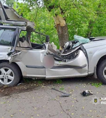 ДТП на Полтавщині: Авто зіткнувся з деревом, водій загинув
