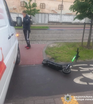 У Львові водій на Mercedes-Benz збив свого однолітка на електросамокаті