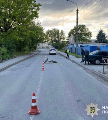 У Хмельницькому автомобіль «Mercedes» збив 52-річного чоловіка на електровелосипеді У Хмельницькому автомобіль «Mercedes» збив 52-річного чоловіка на електровелосипеді