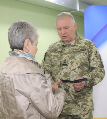 Сім’ям 20 загиблих захисників урочисто вручили посвідчення «Почесний громадянин міста Суми»