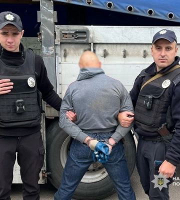 На Чернігівщині затримали чоловіка, який стріляв у знайомого. У нього вилучили купу зброї