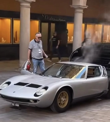 Коллекционный суперкар Lamborghini за $2 миллиона загорелся на ровном месте (видео)
