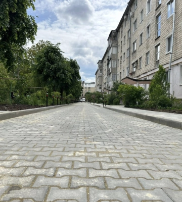 У Чернівцях відремонтували черговий міжбудинковий проїзд