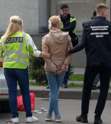 В Сумах задержали мать, которая пыталась продать новорожденного ребенка за $30 тыс