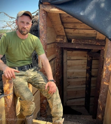 Воїн із Березнівщини будує укриття на передовій: історія солдата «Джокера»