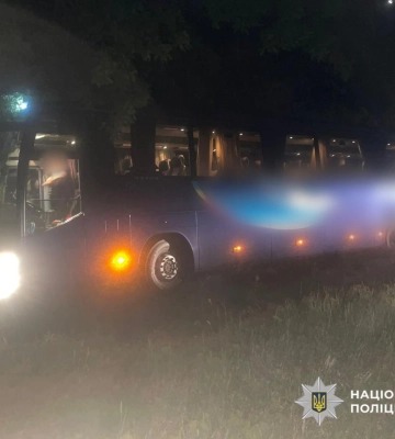 Рейсовий автобус злетів у кювет: на маршруті Бургас-Одеса сталася аварія, - ФОТО