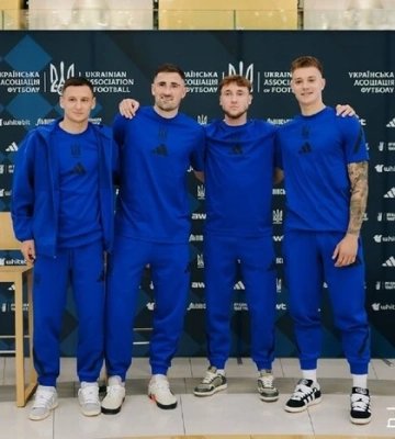 Гравці збірної України з футболу провели зустріч з уболівальниками