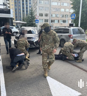 За кордон за $50 000: мешканець Харкова шукав клієнтів-ухилянтів
