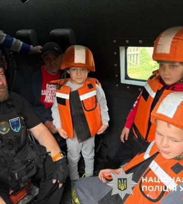 Врятоване дитинство: «Білі янголи» евакуювали чотирьох дітей з Білопілля