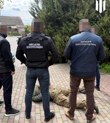 ДБР затримало солдата з Тернопільщини, який за 25 тис. доларів взявся допомогти ухилянту