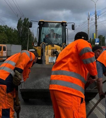 У Миколаєві «ЕЛУ Автодоріг» ліквідує деформації дорожнього покриття на пр. Миру