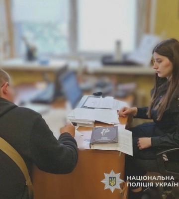 У Харкові працівнику РТЦК та СП, який вдарив вчителя під час перевірки документів, повідомили про підозру