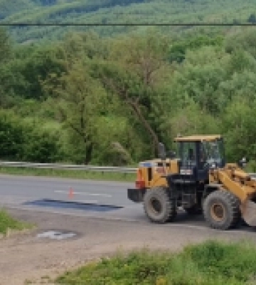 На Свалявщині ремонтують дорогу: ускладнено рух автотранспорту