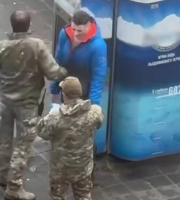 У Харкові працівник ТЦК вдарив вчителя, військовому повідомили про підозру У Харкові працівник ТЦК вдарив вчителя, військовому повідомили про підозру