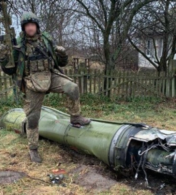 Давид проти Голіафа на Луганщині: крихітний дрон-камікадзе спопелив російський ЗРК «Тор» за 25 мільйонів доларів