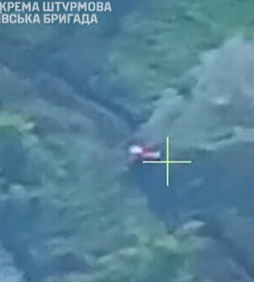 Бойцы 5 ОШБр уничтожили несколько единиц транспорта противника и атаковали укрытия россиян. ВИДЕО