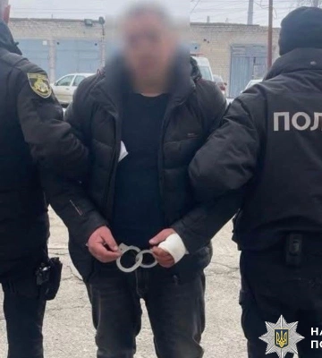 Зарубав сокирою чоловіка на АЗС: у Дніпрі судитимуть підозрюваного у вбивстві