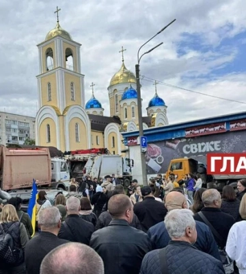 У Хмельницькому люди вийшли на протест проти приїзду Онуфрія