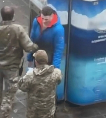 В Харькове объявили подозрение сотруднику ТЦК, который ударил учителя на улице