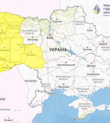 Завтра Чернівецьку область накриє гроза та шквальний вітер