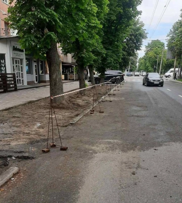 У Черкасах по бульвару Шевченка розширюють парковку (ВІДЕО)