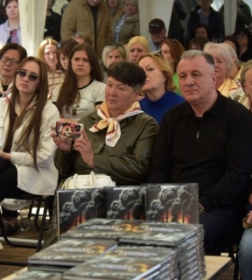 У Вінниці презентували книгу «Янголи Маріуполя» про загиблих захисників міста