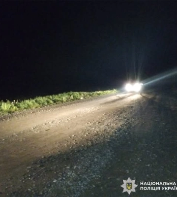 На Львівщині 15-річна дівчина на мотоциклі наїхала на пішохода: обох госпіталізували