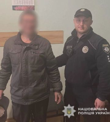 У Харкові чоловік погрожував та вимагав гроші у матері: зловмиснику повідомили про підозру