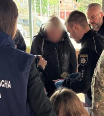 У Харкові затримали директорку БО, яка "торгувала" звільненням із армії за $4700