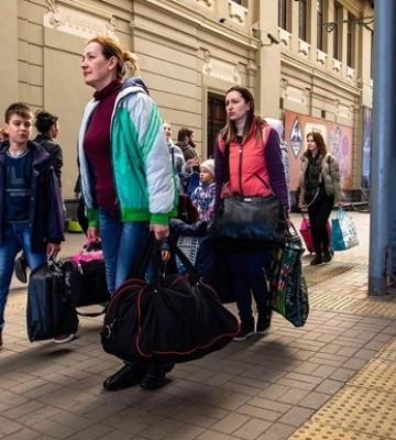 С начала года Украину покинули 100 тысяч человек С начала года Украину покинули 100 тысяч человек