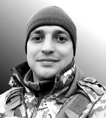 У Черкасах попрощалися із полеглим захисником, який загинув у ДТП