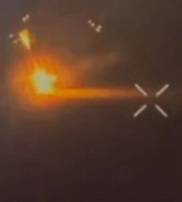 Дрон-камікадзе влучає у російську РСЗВ ТОС-1А &quot;Солнцепьок&quot; поблизу Вовчанська. ВIДЕО