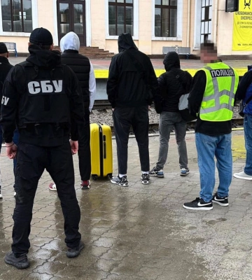 «Тур» за границу для мужчин с Харьковщины сорвала СБУ: организаторы не местные «Тур» за границу для мужчин с Харьковщины сорвала СБУ: организаторы не местные