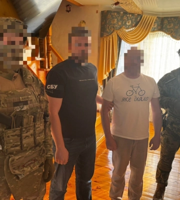 Бізнесмен на Рівненщині незаконно видобував бурштин (ФОТО)